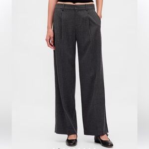 GAP 365 Low Rise Brushed Twill
Pleated Trousers Grey Sz2